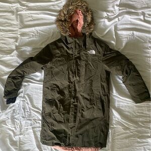 The North Face girls Arctic Parka. Olive size 14-16, dry vent 550 down fill
